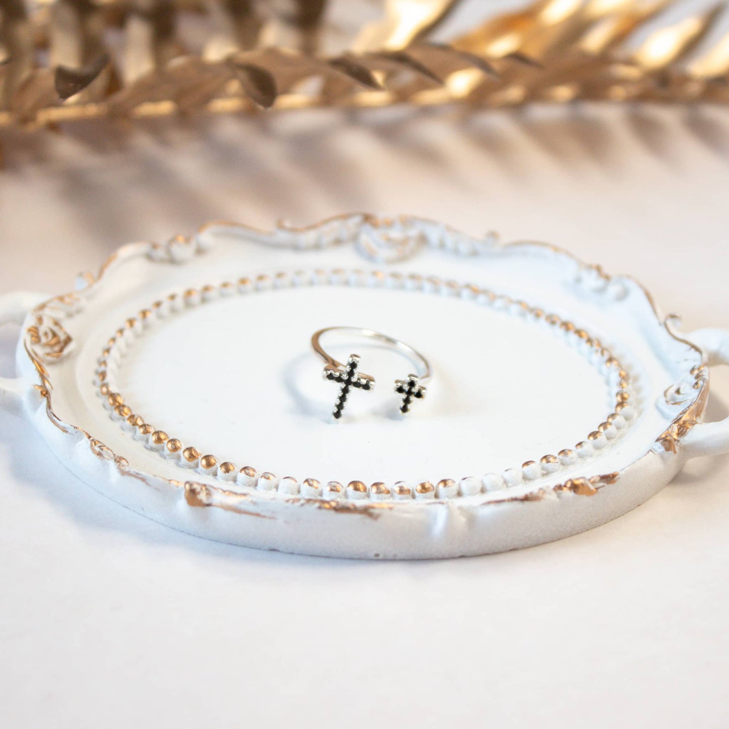 Anillo Cruces Hermanas escenario