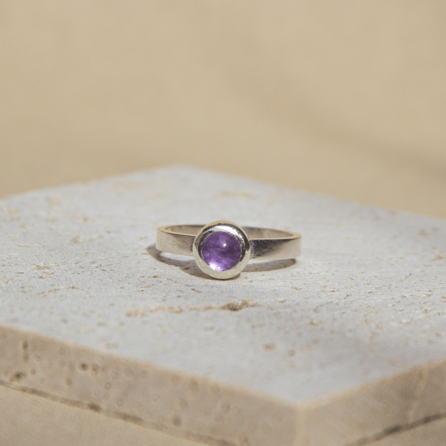 Anillo Sacra Amatista escenario