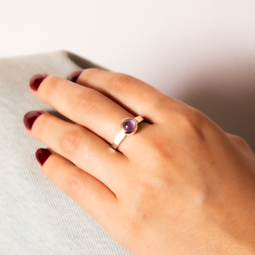 Anillo Sacra Amatista modelo