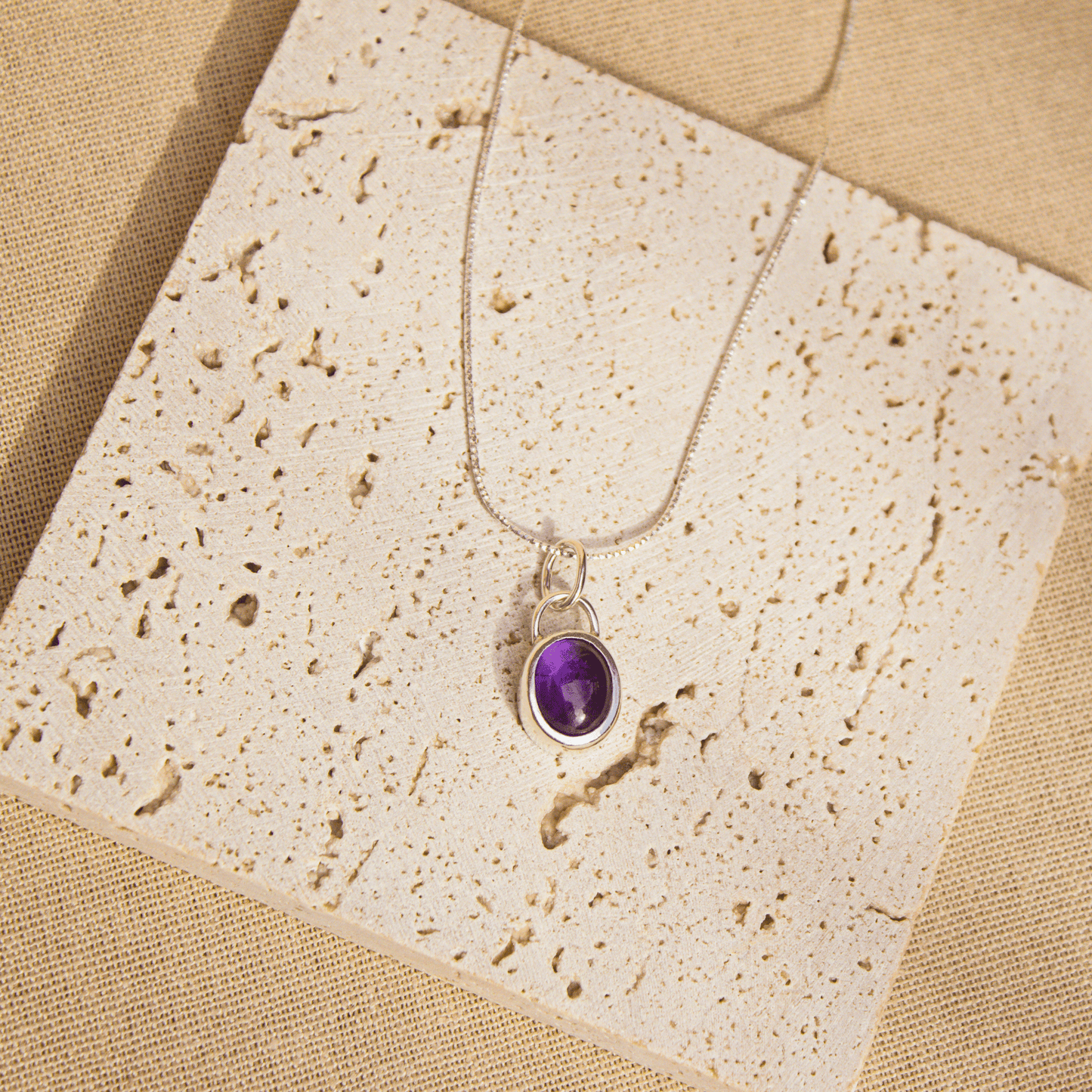 Colgante Lux Terra amatista escenario