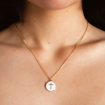 Collar Baño Oro Cruz Magdala modelo