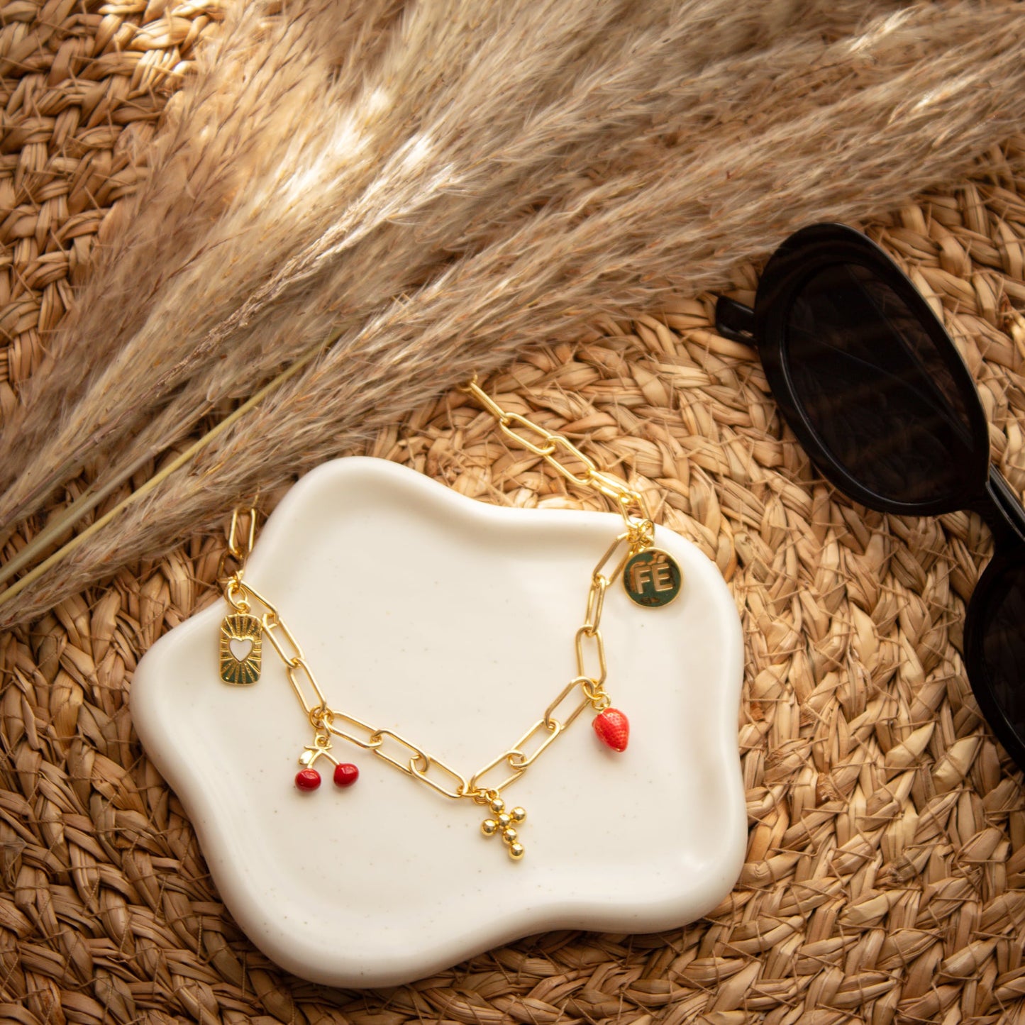 Collar Baño Oro Gracia escenario