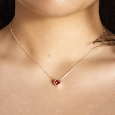 Collar Corazón Fuego modelo