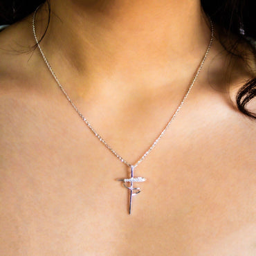 Collar Cruz Eterna Modelo