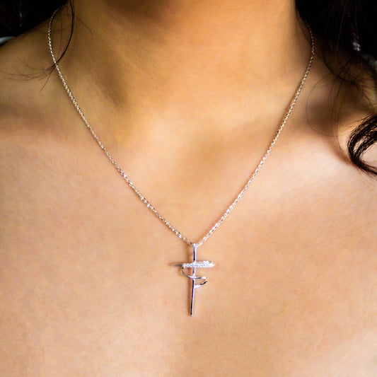 Collar Cruz Eterna Modelo