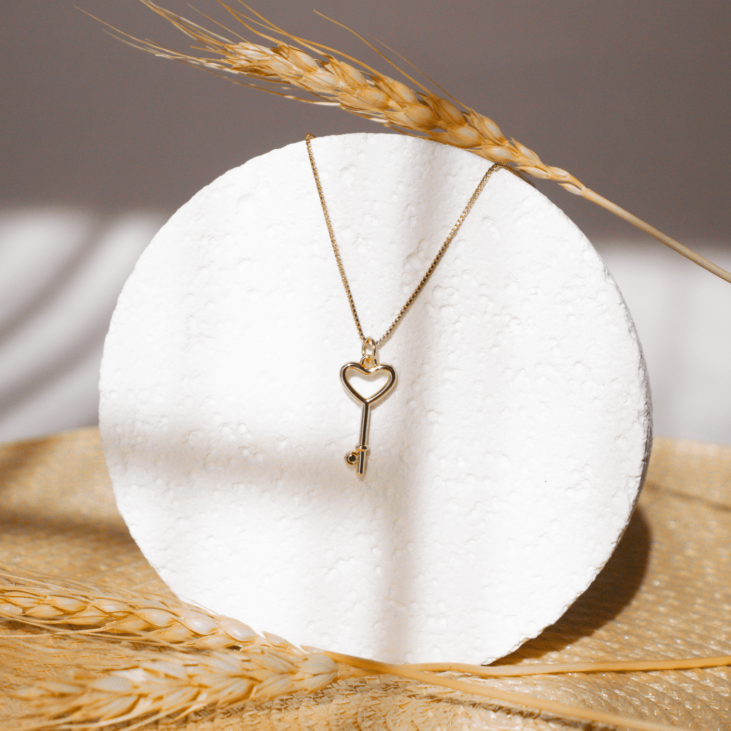 Collar Llave de Amor escenario