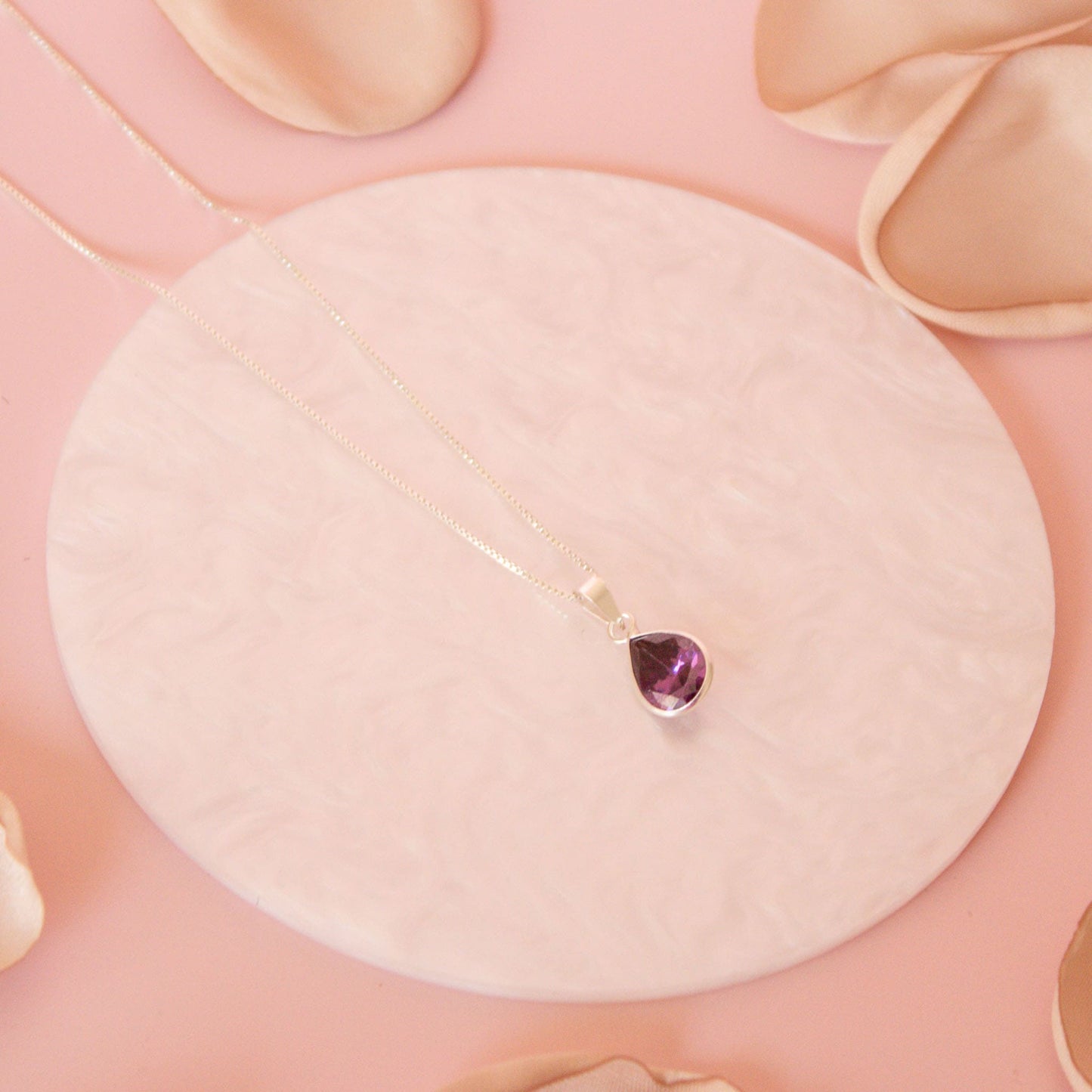 Escenario Collar Gota Morada