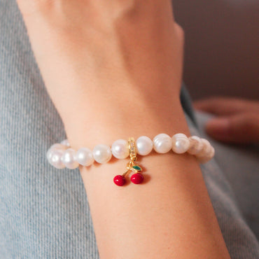 Modelo Pulsera Cereza y Perlas
