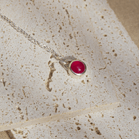 Colgante Luxterra Calcedonia fucsia escenario