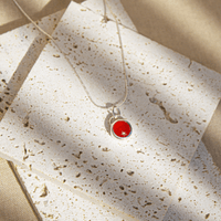 Colgante Lux Terra cornalina escenario