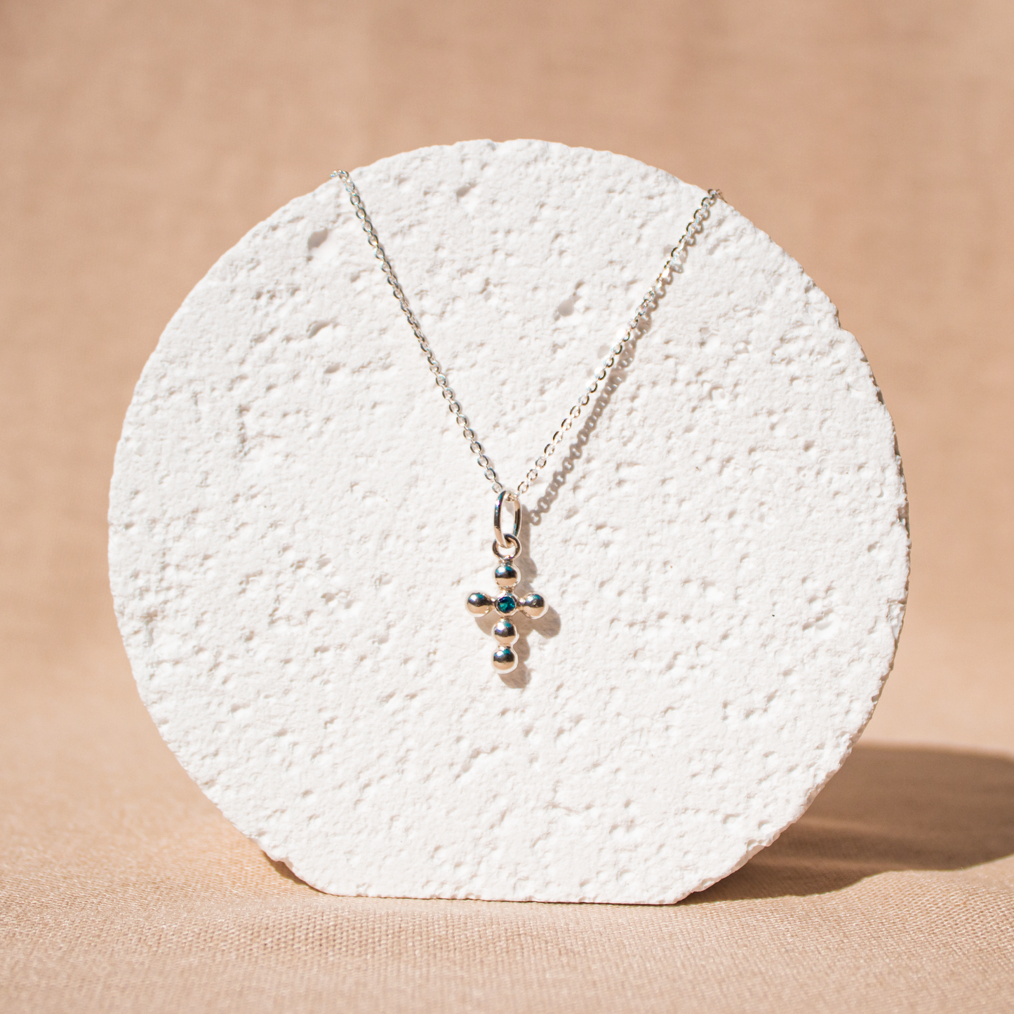 Collar Agnus Topacio escenario