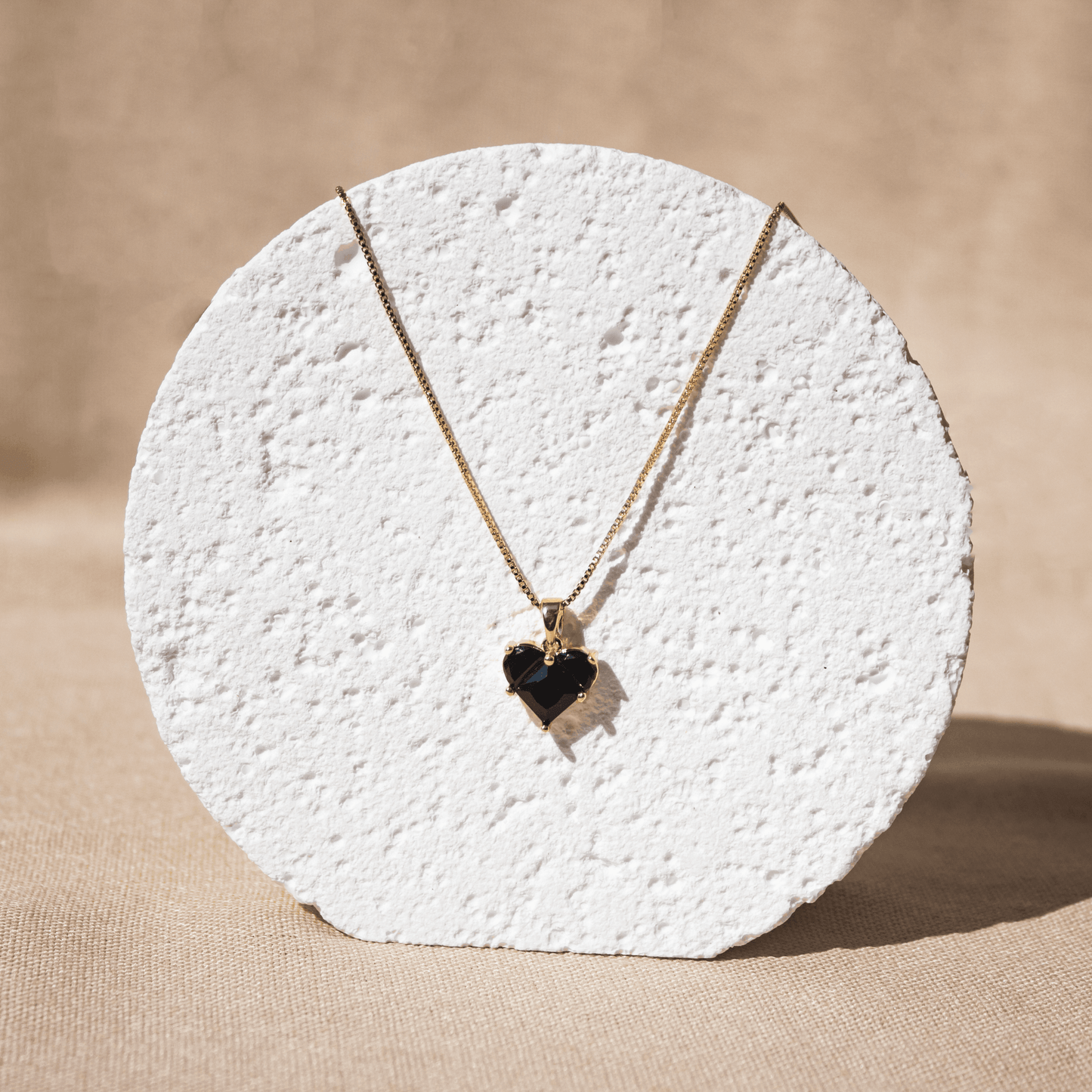 Collar Amor Profundo escenario