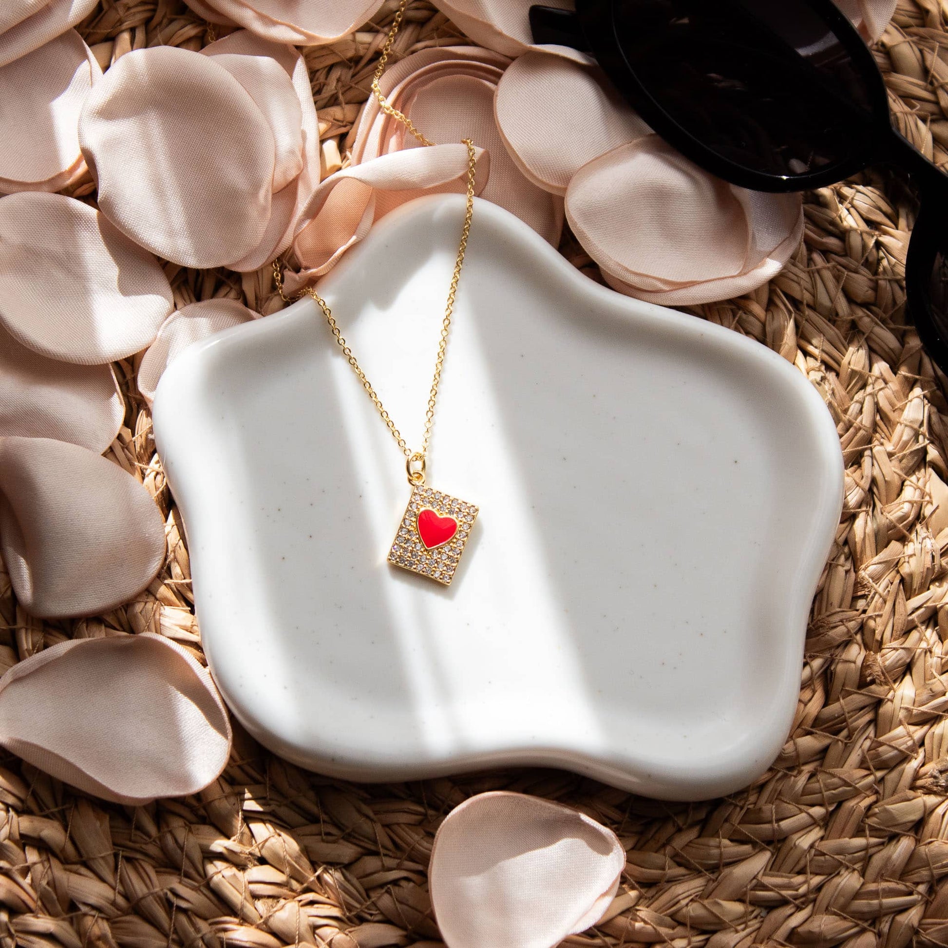 Collar Baño Oro Carta Amor escenario