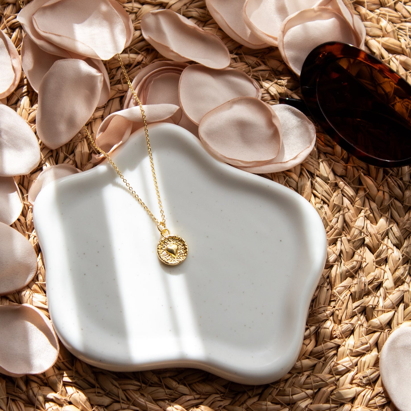 Collar Baño Oro Corazón Roma escenario