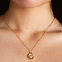 Collar Baño Oro Corazón Roma modelo