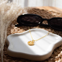 Collar Baño Oro Cruz coronada escenario