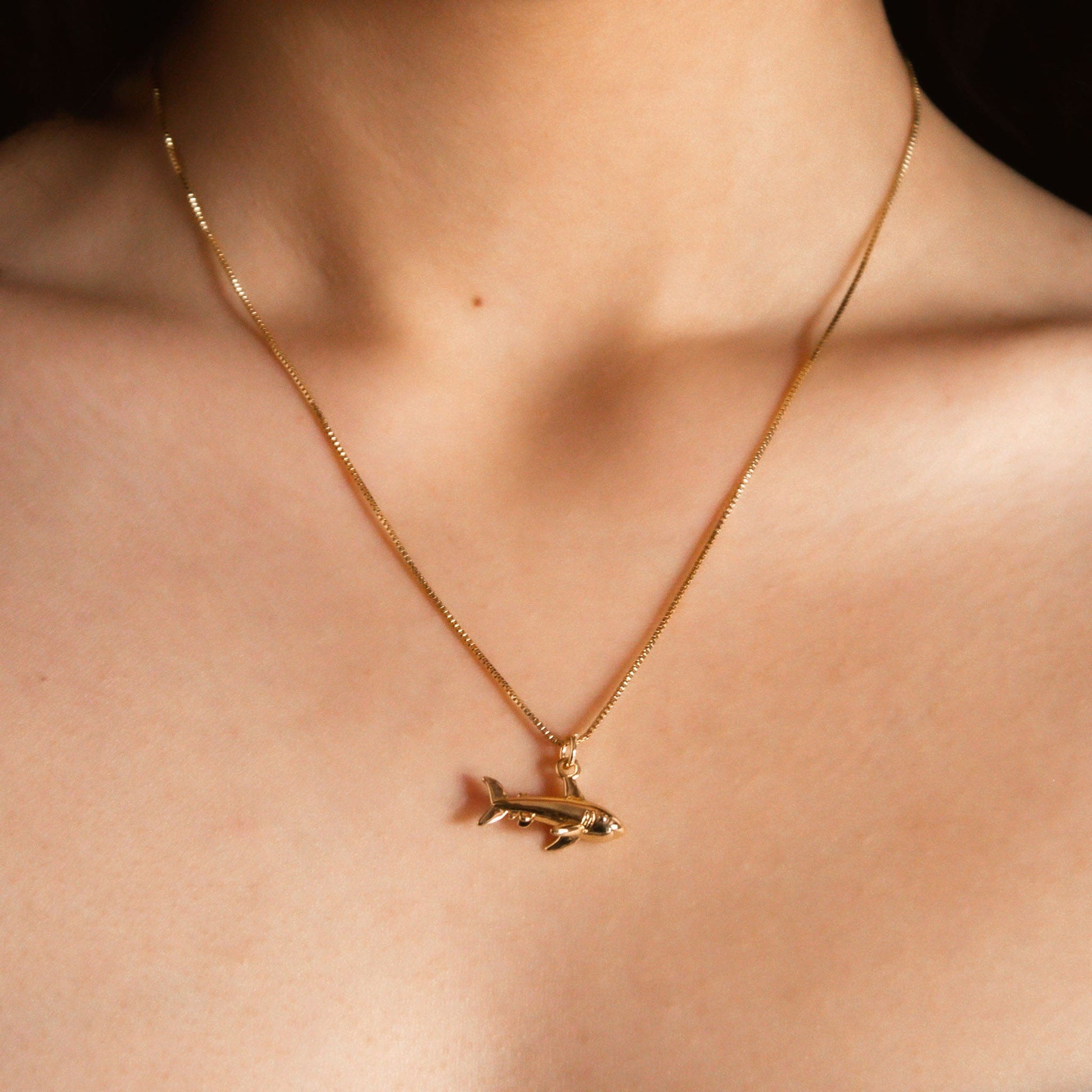 Collar Baño Oro Tiburon modelo