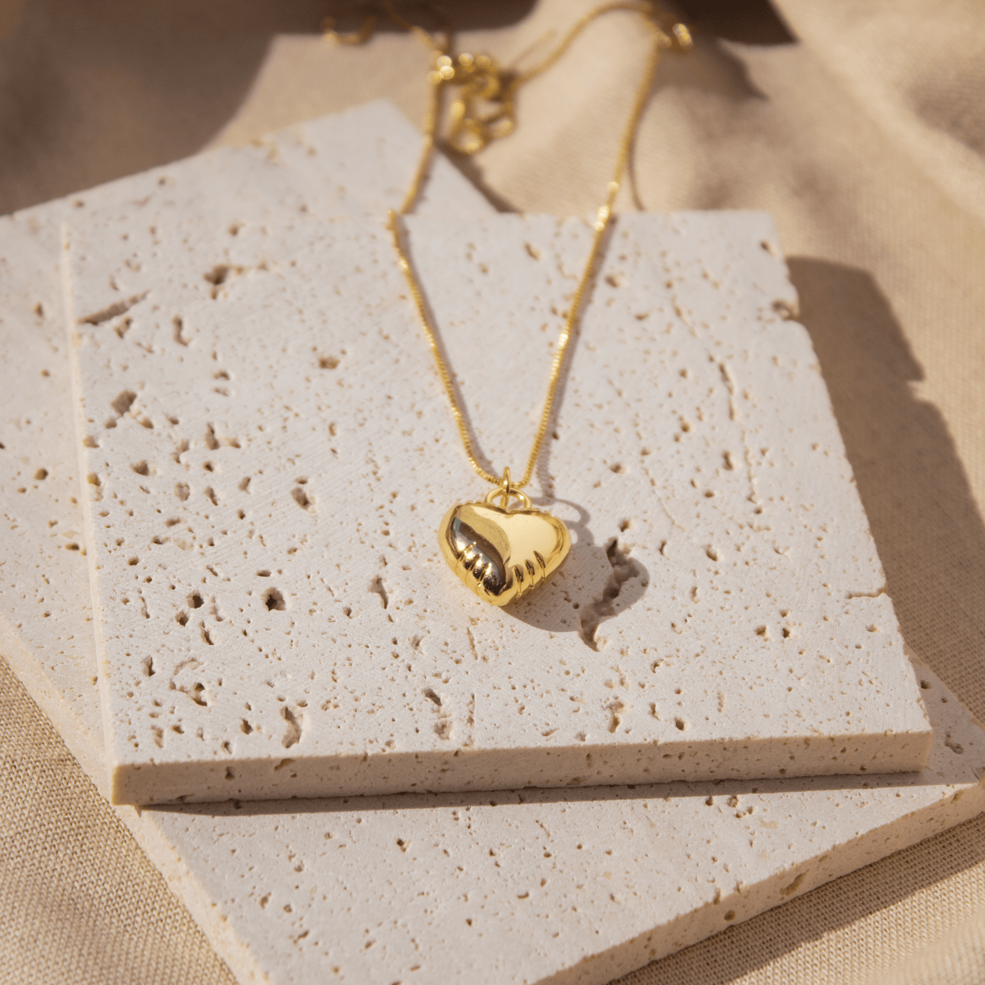 Collar Corazon Liso escenario