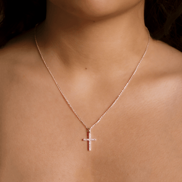 Collar Cruz Adira modelo