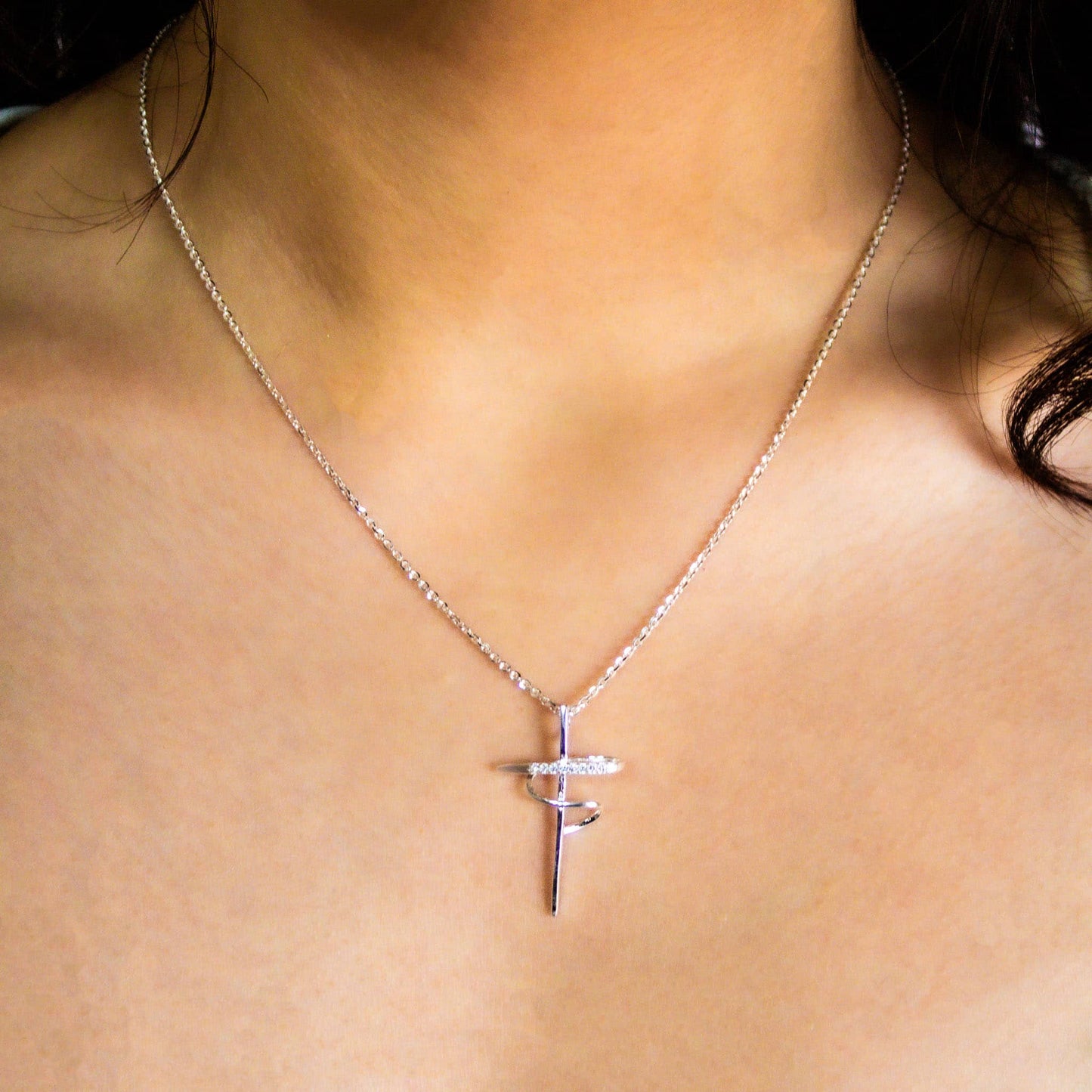 Collar Cruz Eterna Modelo