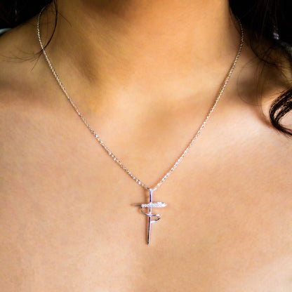 Collar Cruz Eterna Modelo