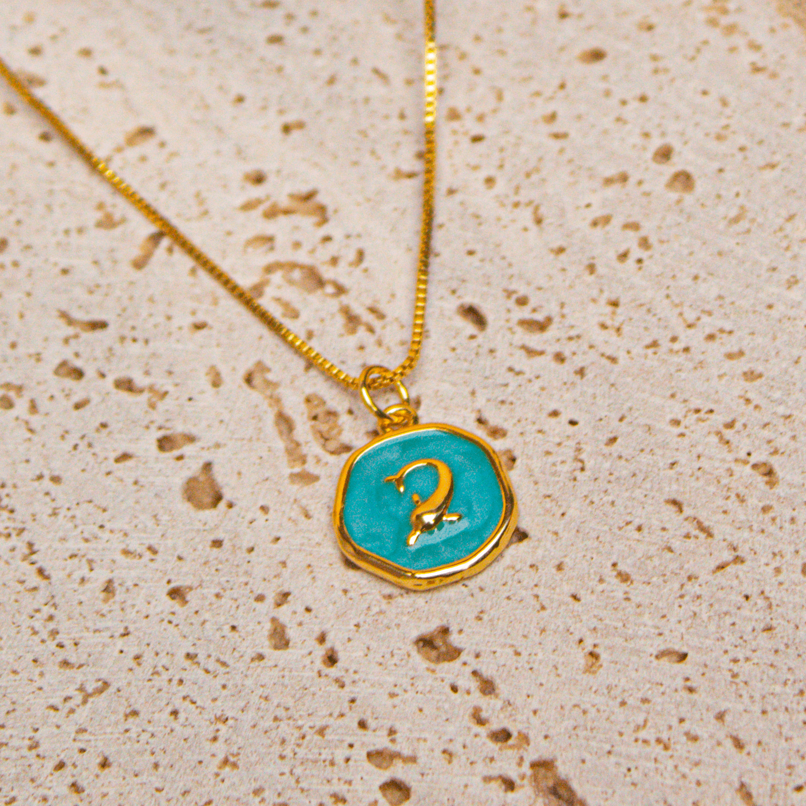 Collar Delfin Océano escenario