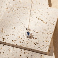 Collar Diana escenario