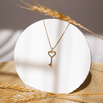 Collar Llave de Amor escenario
