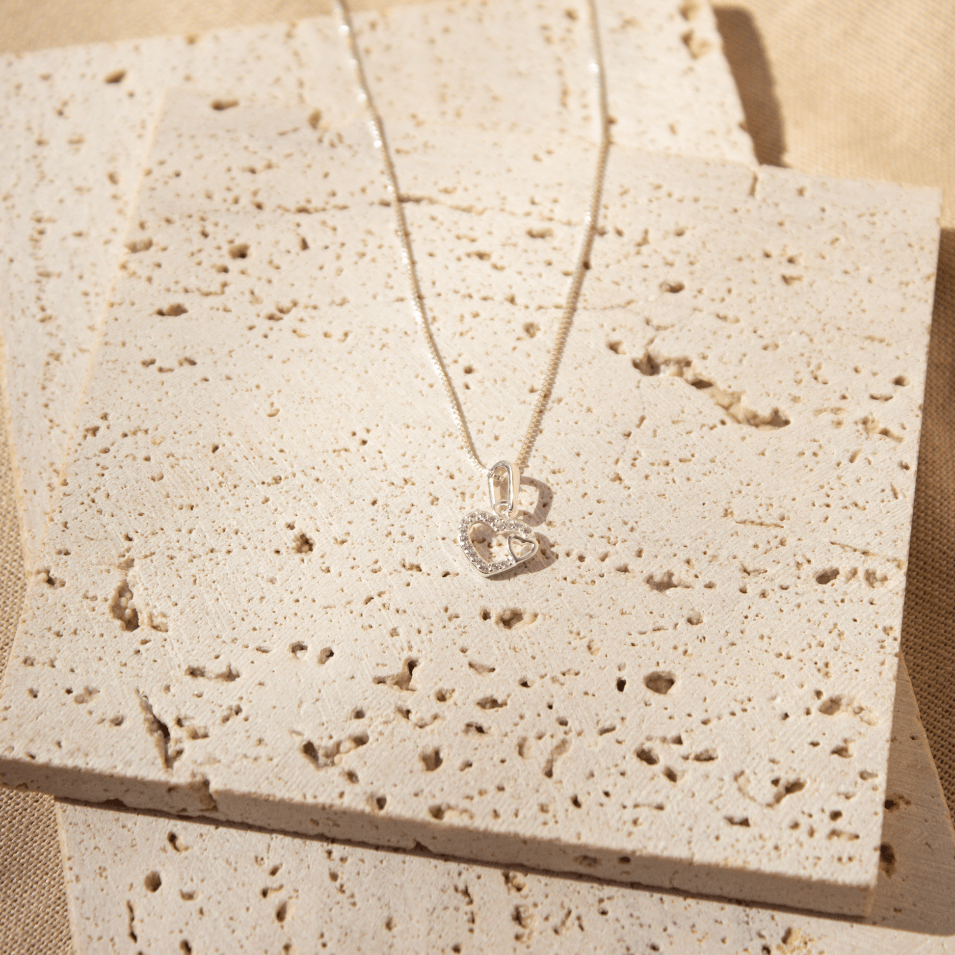 Collar Nuestros Corazones escenarios