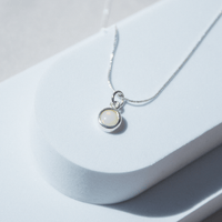 Collar Opalo M escenario