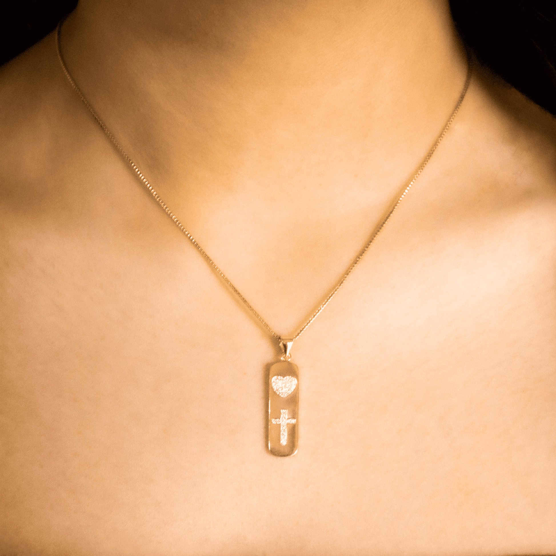 Collar Amar y Creer modelo