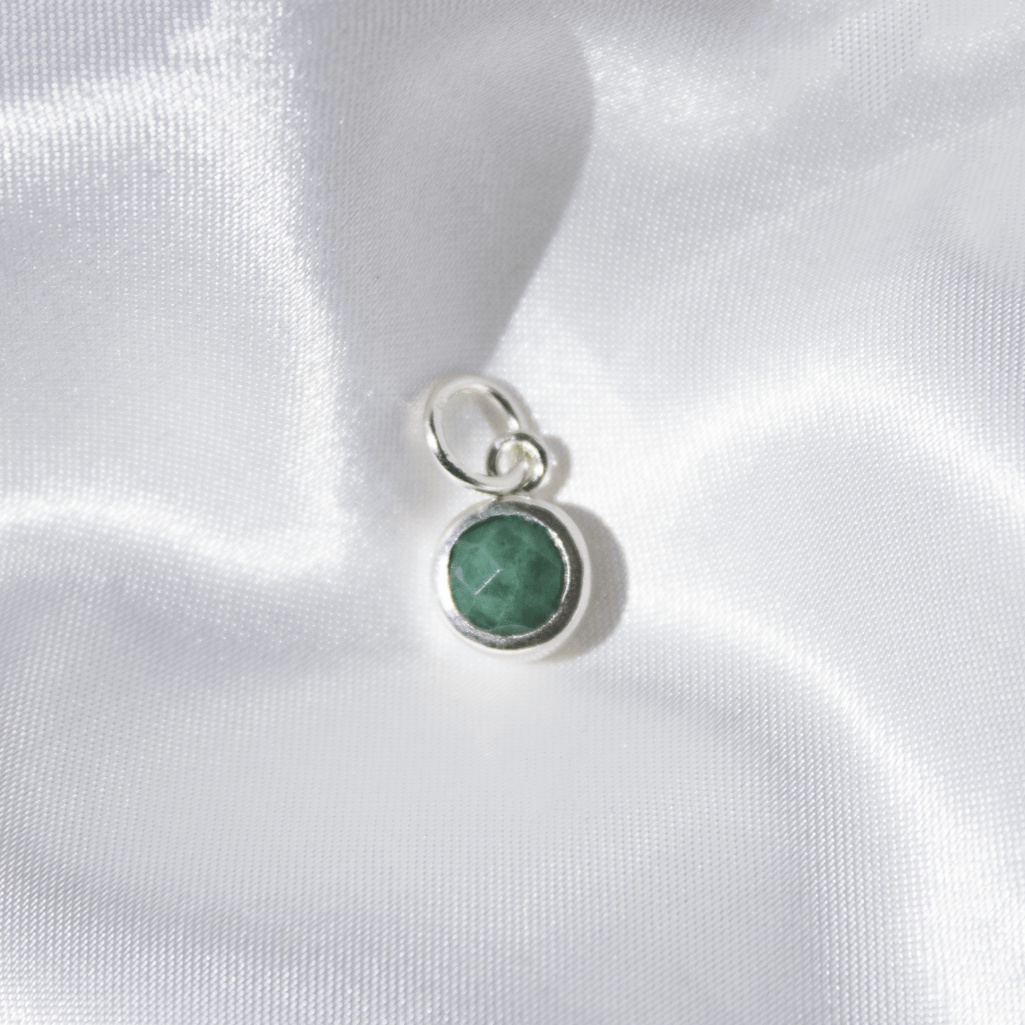 Dije Gema Raiz de Esmeralda