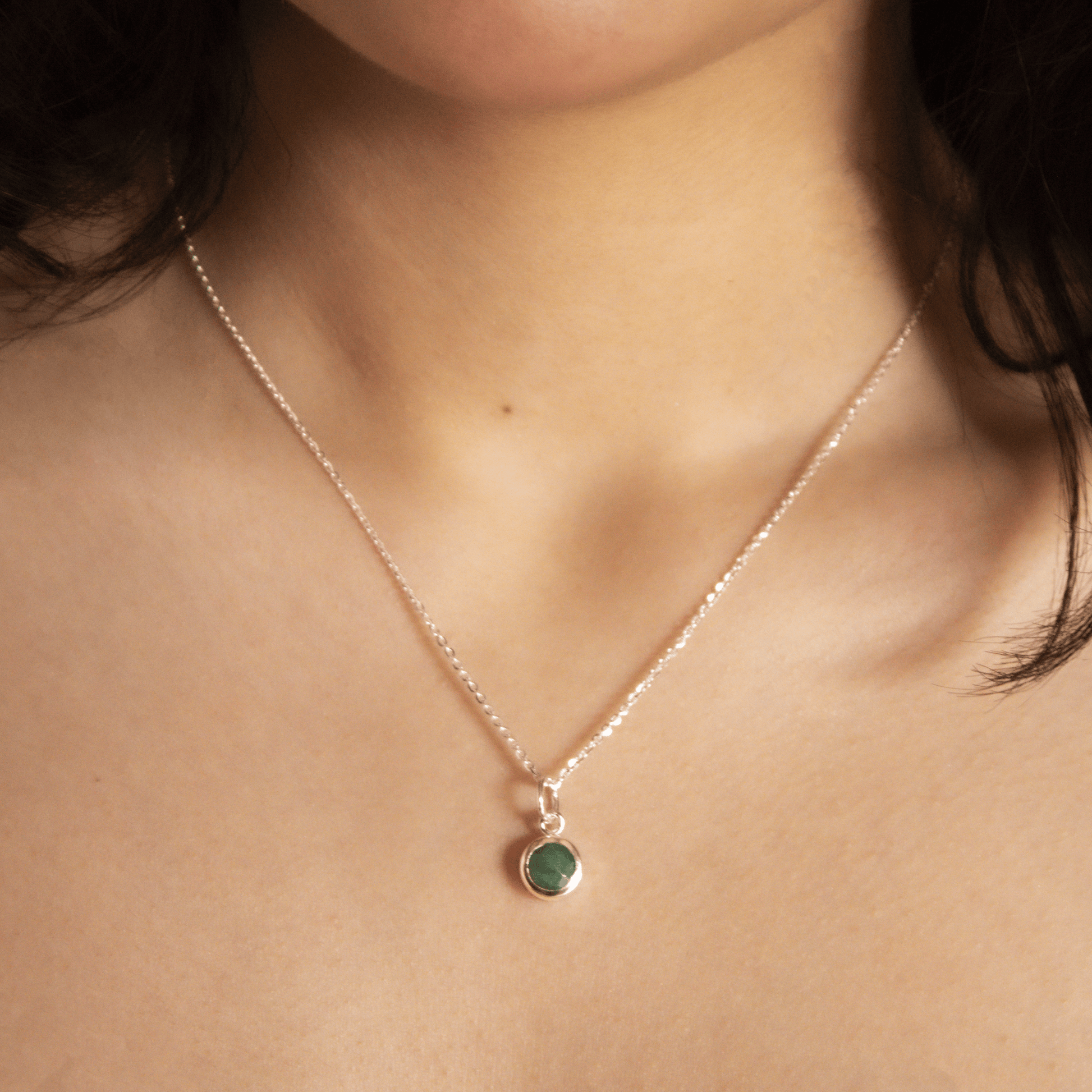 Dije Gema raiz de esmeralda modelo