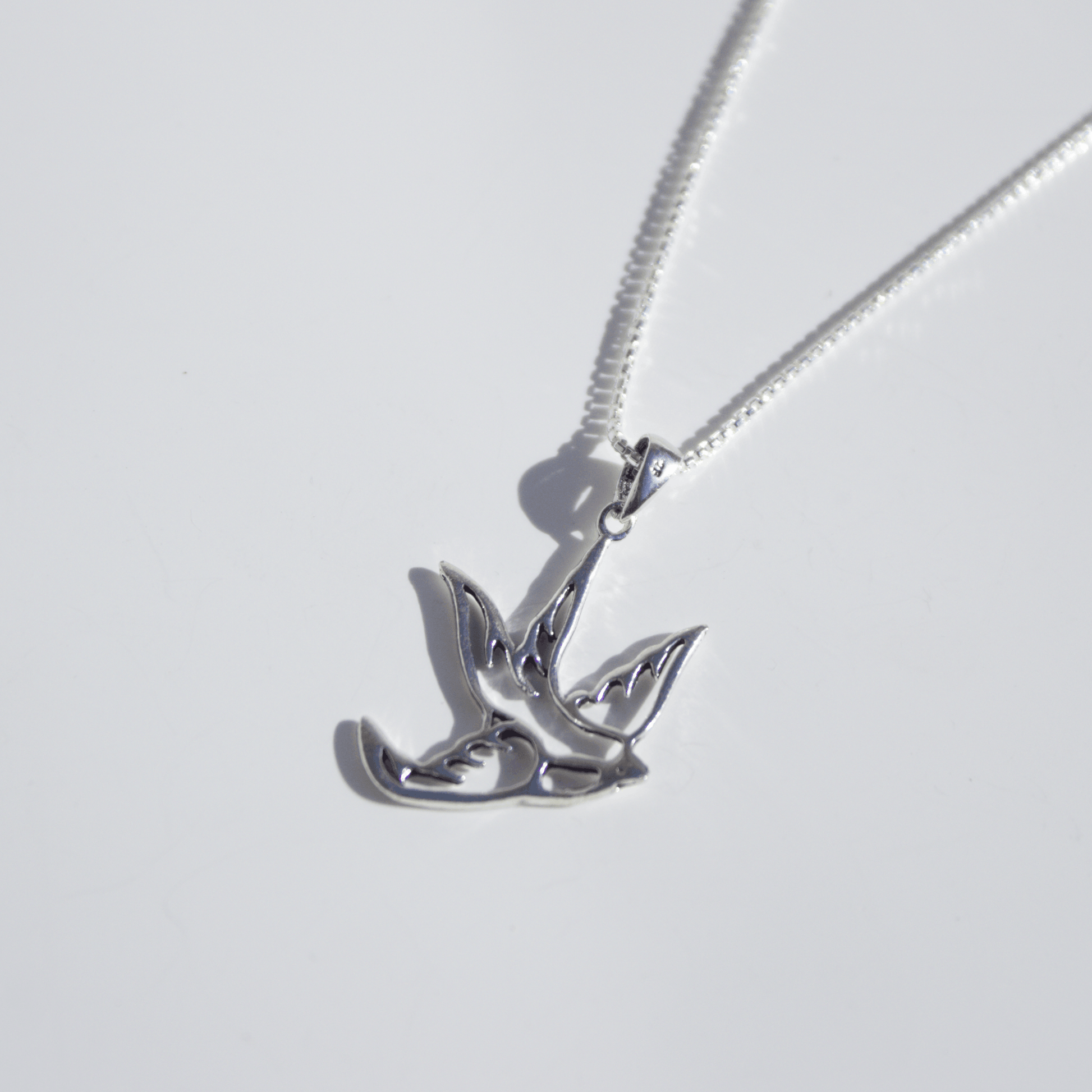 Escenario collar golondrina