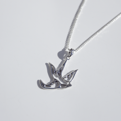 Escenario collar golondrina